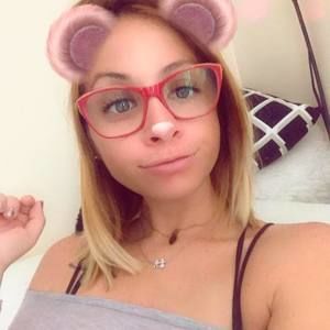 Meet your Posher, Flores